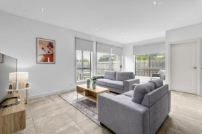 Tranquil Seaside 3-Bed House by Dromana Beach